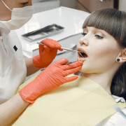 Этап имплантации зубов в Семейной стоматологии