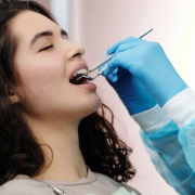 Этап имплантации зубов в Семейной стоматологии